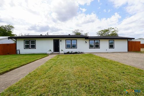 913 Hander Ln, Belton, TX, 76513-2223 | Card Image