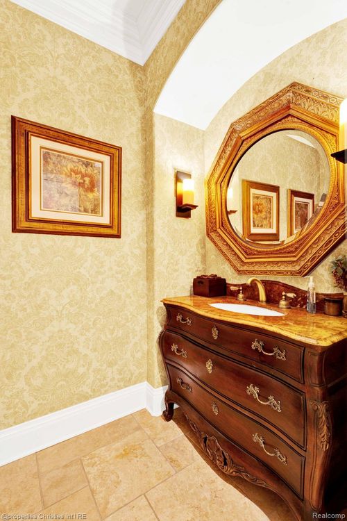 3715 Lahser Rd, Bloomfield Hills, MI, 48304-2125 | Card Image