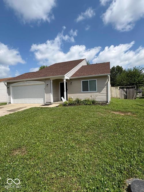 144 Meadow Glen Dr, Avon, IN, 46123-7784 | Card Image