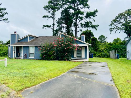 131 Village Cir, Jacksonville, NC, 28546-7787 | Card Image
