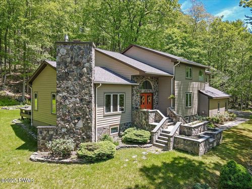 132 Rosewood Dr, Greentown, PA, 18426-7633 | Card Image