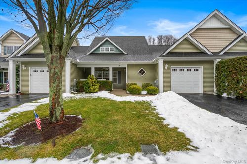 5 Newcastle Ct, Riverhead, NY, 11901-3202 | Card Image
