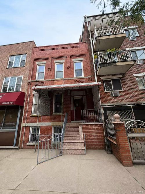 6546 Woodside Ave, Woodside, NY, 11377-5067 | Card Image