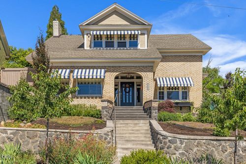 219 Pine St, Klamath Falls, OR, 97601-6336 | Card Image