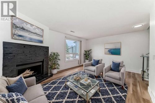 11-2511 38 St Ne, Calgary, AB, T1Y4M7 | Card Image