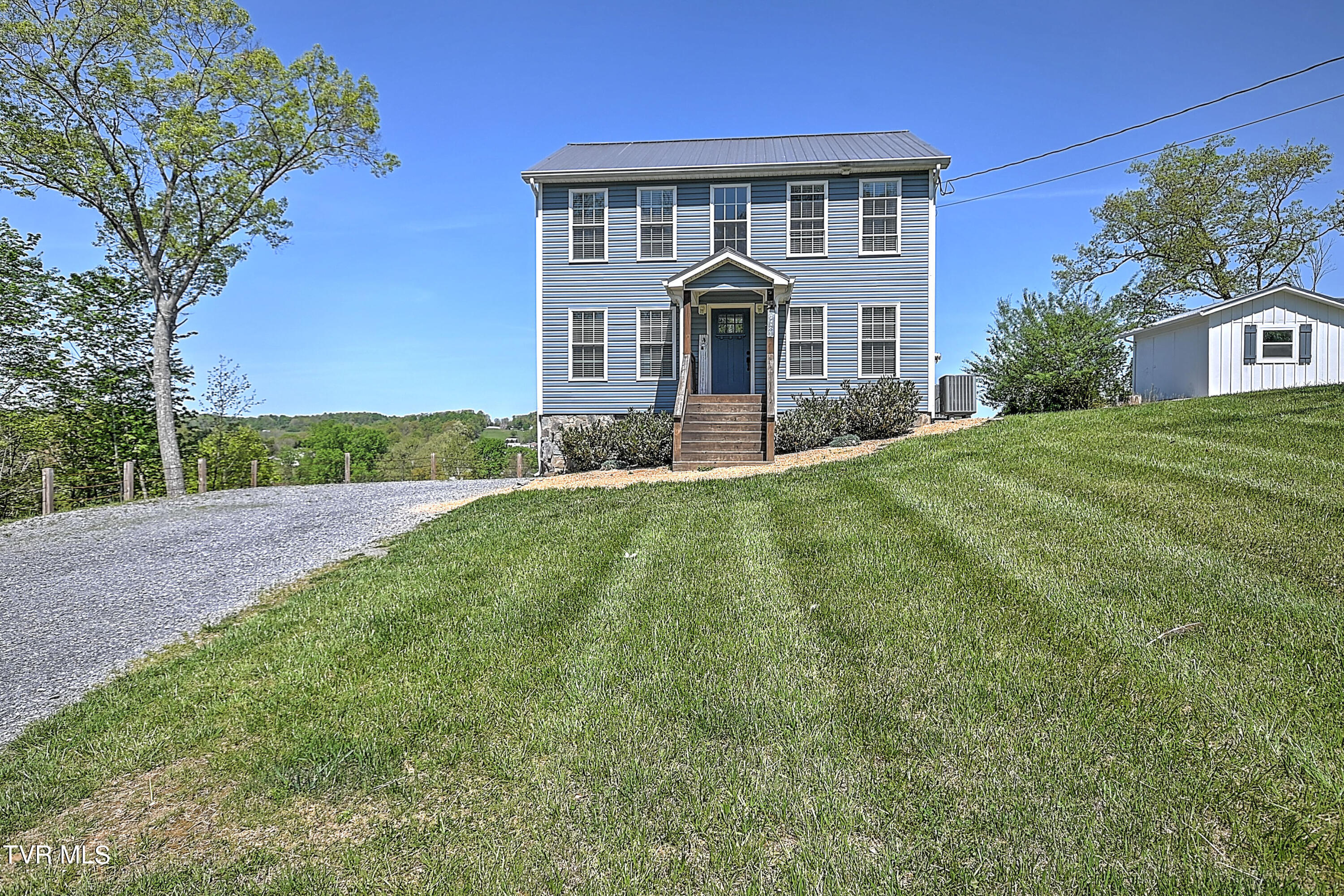 Summer Sound Rd, Piney Flats, TN 37686