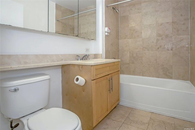 APT-1806 - 40 College Point Blvd, Condo with 2 bedrooms, 2 bathrooms and null parking in Flushing NY | Image 17