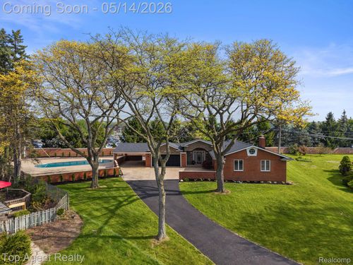 6739 White Pine Ct, Bloomfield Hills, MI, 48301-3027 | Card Image