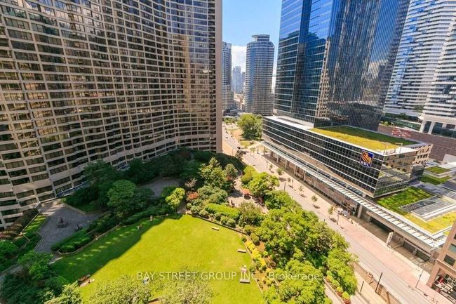 3019 - 33 Harbour Sq, Condo with 1 bedrooms, 1 bathrooms and 1 parking in Toronto ON | Image 6