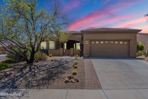 997 W Tenniel Dr, Green Valley, AZ, 85614-6167 | Card Image