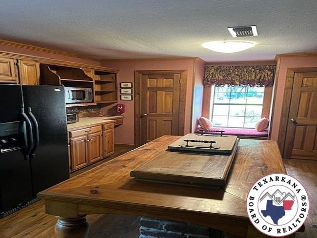 327 Crudip Ln, Home with 2 bedrooms, 2 bathrooms and null parking in Texarkana TX | Image 5