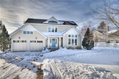 8 Highland Rd, Bristol, RI, 02809-1313 | Card Image