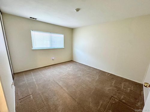 71-71 Pointe Cir S, Coram, NY, 11727-1529 | Card Image