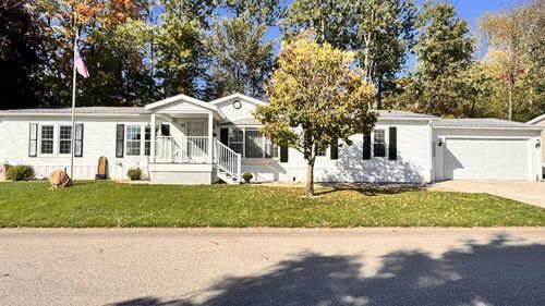 3485 Cloverfield Dr, Cedar Springs, MI, 49319-8205 | Card Image