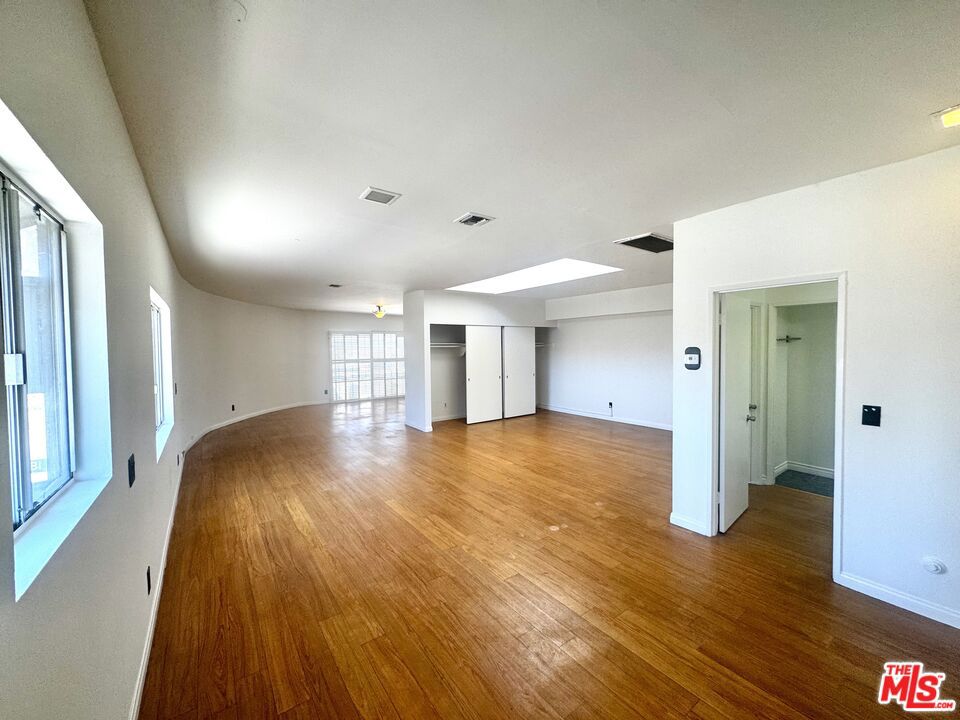Commercial Lease in North Hollywood 3
