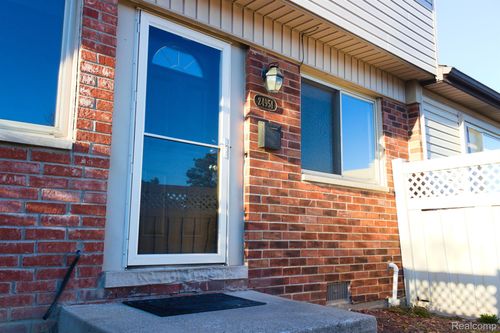20-24951 Mayfair St, Flat Rock, MI, 48134-2707 | Card Image
