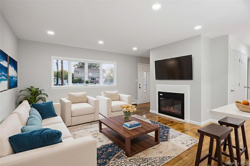 45 Ronald Dr N, Amityville, NY, 11701 | Card Image