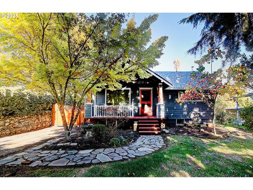 911 9th St, Oregon City, OR, 97045-1911 | Card Image