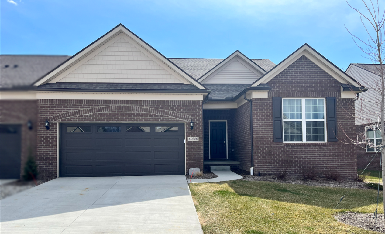 Oak Pointe Dr, Utica, MI 48315