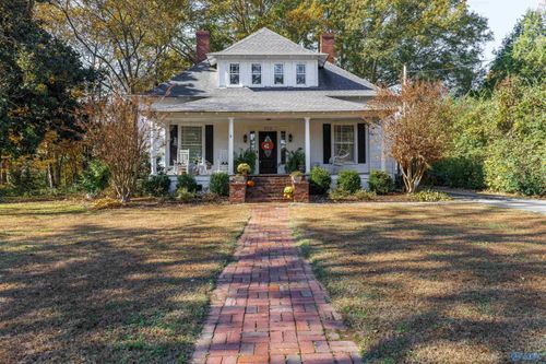 302 S Scott St, Scottsboro, AL, 35768-1933 | Card Image