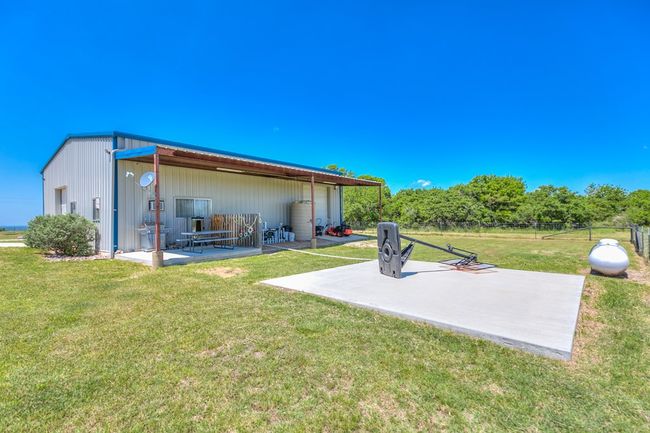 Barn with Porch area | Image 36