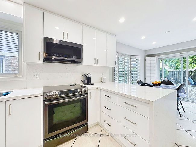 17 Colvin Cres, House other with 5 bedrooms, 4 bathrooms and 3 parking in Thornhill ON | Image 13