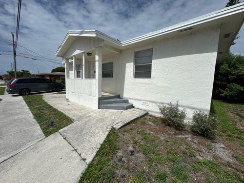 901 W 7th St, Riviera Beach, FL, 33404-7433 | Card Image