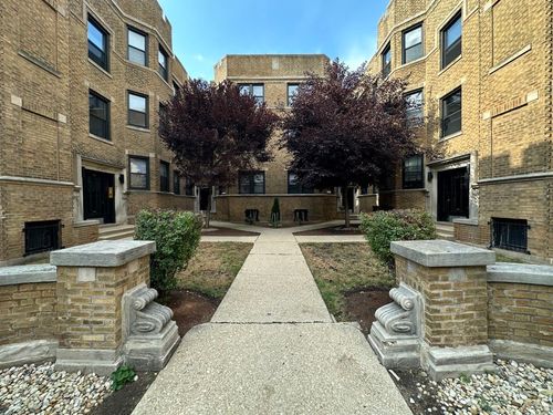 apt-2s-639 W Cornelia Ave, Chicago, IL, 60657-2511 | Card Image