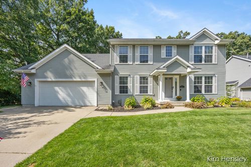 8103 Vista Royale Ln Ne, Rockford, MI, 49341-8823 | Card Image