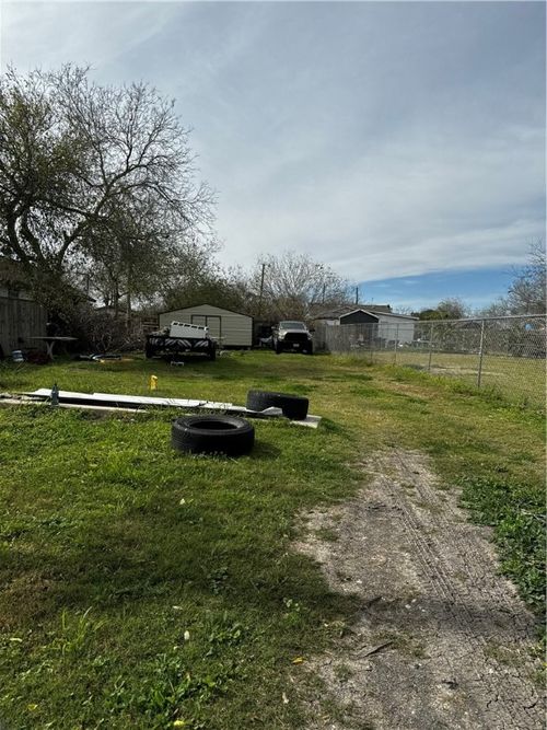 2905 Blake St, Corpus Christi, TX, 78405-2623 | Card Image