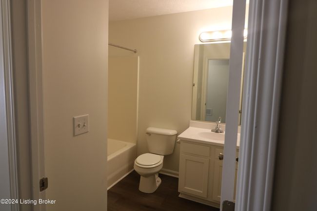 2008 W Market St, House other with 3 bedrooms, 2 bathrooms and null parking in Louisville KY | Image 12