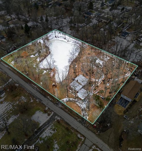 2375 Snellbrook Rd, Auburn Hills, MI, 48326-2347 | Card Image