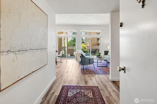 apt-103-10129 Main St, Bellevue, WA, 98004-6044 | Card Image