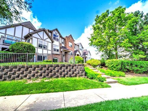 806 June Terrace, Lake Zurich, IL, 60047 | Card Image