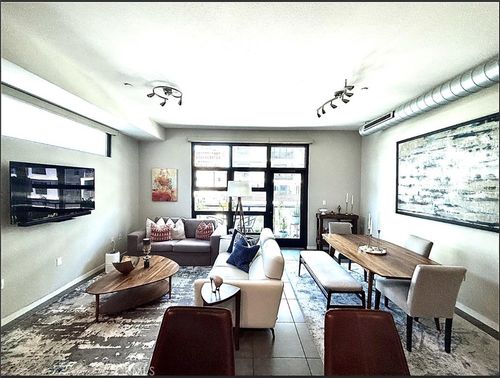 334-133 The Promenade N, Long Beach, CA, 90802-4742 | Card Image