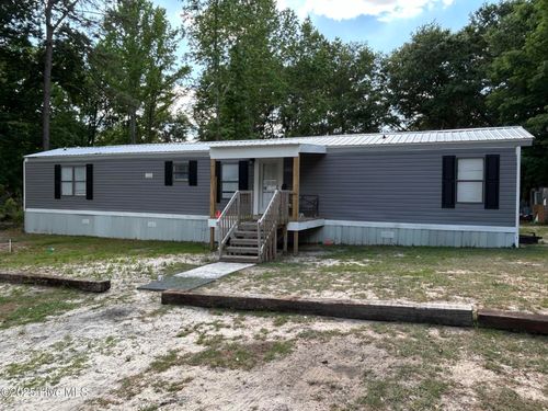 5240 Village Dr, Laurinburg, NC, 28352-2198 | Card Image