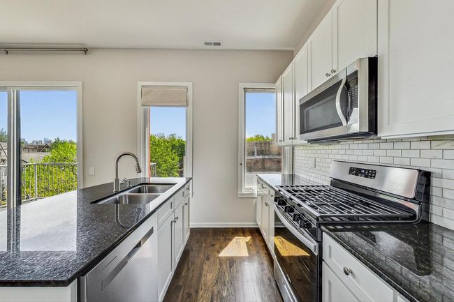 APT-3D - 1955 N Leavitt St, Condo with 2 bedrooms, 2 bathrooms and 1 parking in CHICAGO IL | Image 12