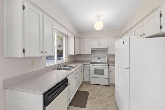 1605 Hemlock Pl, House other with 3 bedrooms, 3 bathrooms and 6 parking in Port Moody BC | Image 13