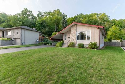 46 Brentwood Dr, House other with 3 bedrooms, 2 bathrooms and 7 parking in Stoney Creek ON | Image 1