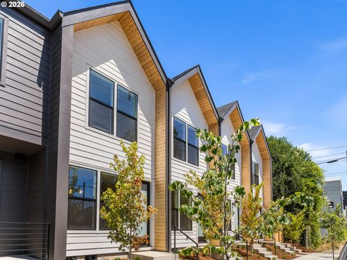 4-261 N Skidmore St, Portland, OR, 97217-3099 | Card Image