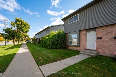 8 - 1443 Huron St, Condo with 3 bedrooms, 2 bathrooms and 1 parking in London ON | Image 3