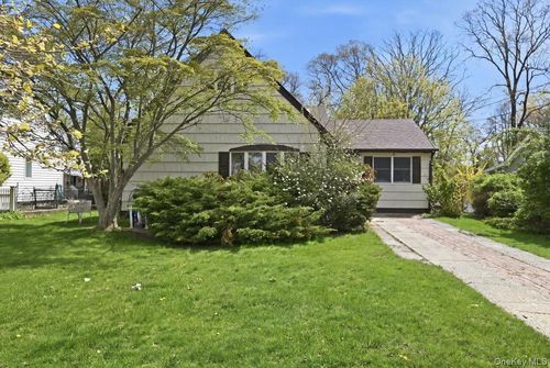 49 Forrest Pl, Amityville, NY, 11701-3307 | Card Image