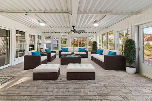 502 9th St, Lawrenceburg, TN, 38464-2729 | Card Image