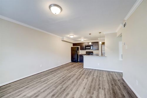 apt-17-1600 W T C Jester Blvd, Houston, TX, 77008-3249 | Card Image