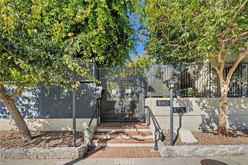 11-8575 Independence Ave, Canoga Park, CA, 91303-2981 | Card Image