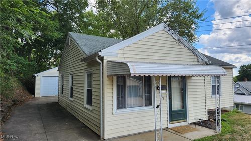 143 Glenn St, Barberton, OH, 44203-1306 | Card Image