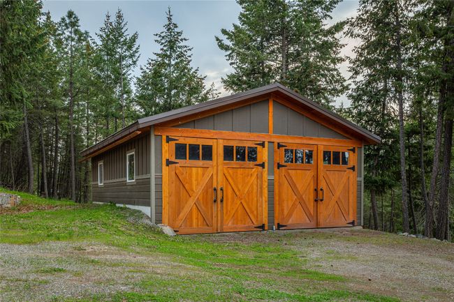 Two stall garage, perfect for watercraft and toys. | Image 20
