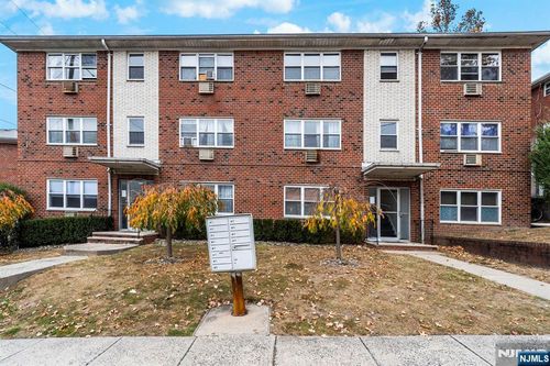 313 Grantwood Blvd, Palisades Park, NJ, 07650-1968 | Card Image