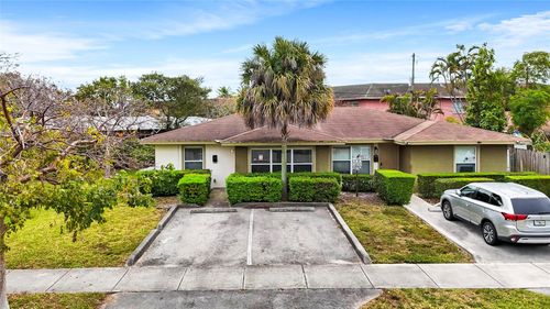 2-330 Avondale Dr, Pompano Beach, FL, 33060-6838 | Card Image
