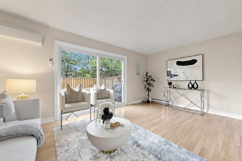 62-2075 Warden Ave, Scarborough, ON, M1T3R1 | Card Image